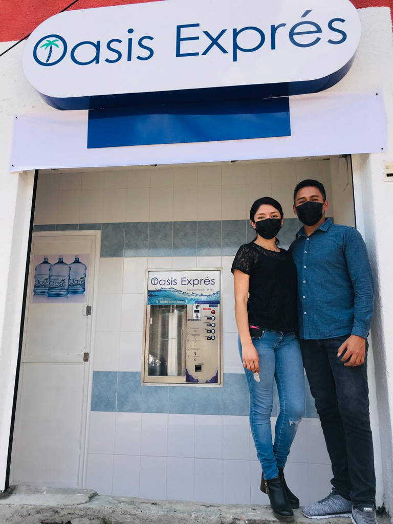 Purificadora de agua con despachador de autoservicio — Oasis Expres